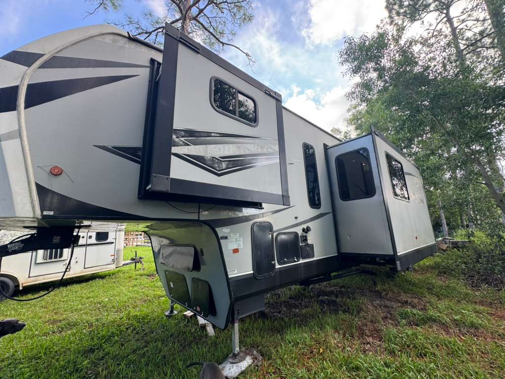 2022 CHEROKEE WOLF PACK RV FOR SALE